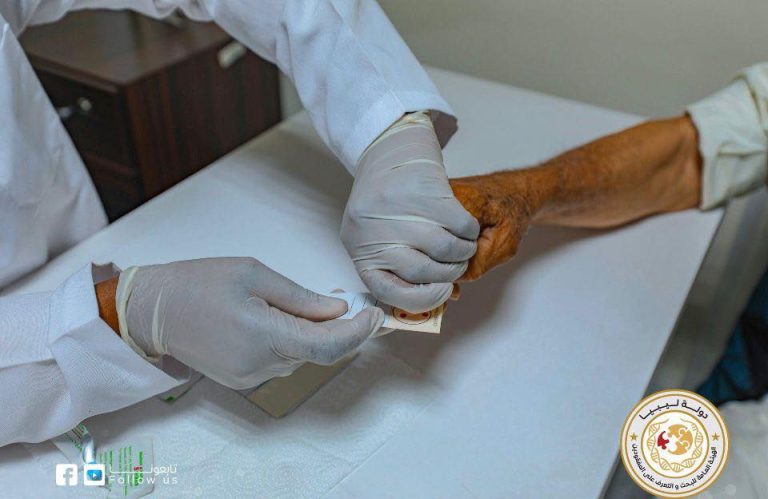 اخذ عينة دم 2